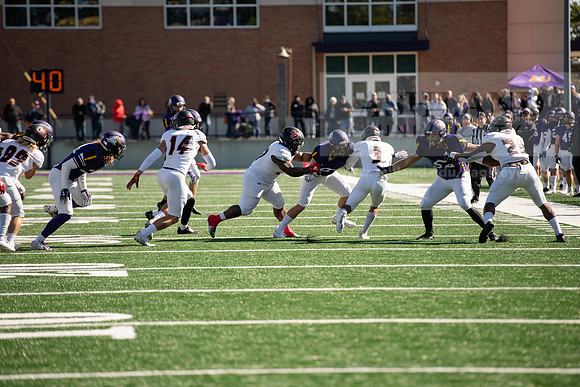 AUvDavenportFootball1019ALW_7077