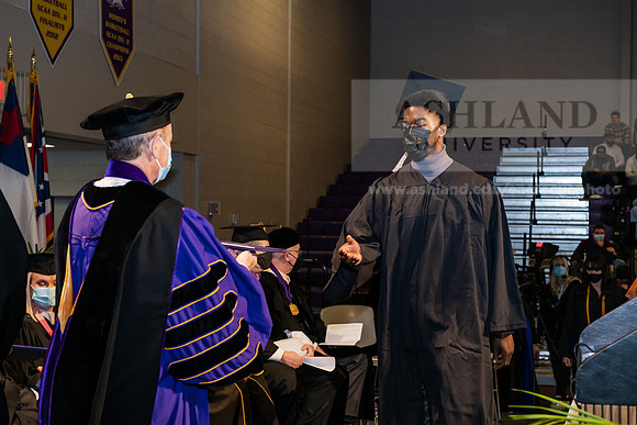 069BachelorBusinessWiGrad1221ALW_7007