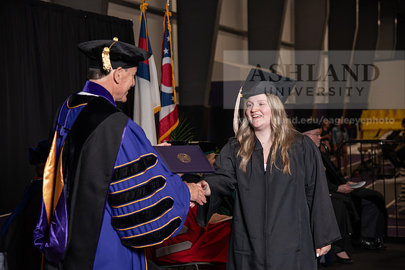 012SpGradBachelorScienceBusiness0524TR_DSC_5360