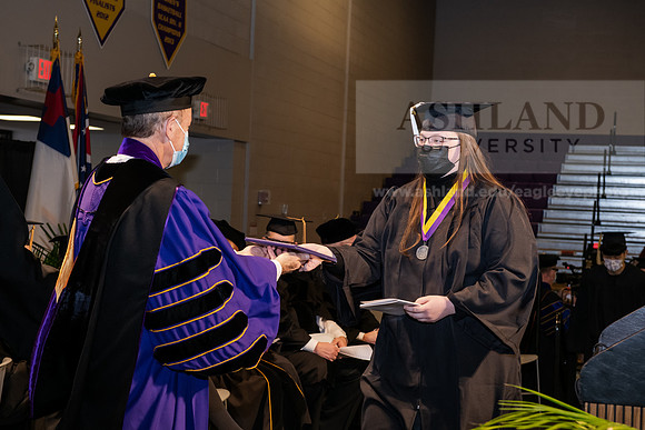 023BachelorArtsWiGrad1221ALW_6848