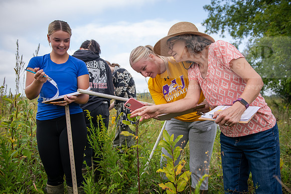 Biology_Saunders_BlackFork_Milkweed0923AWB_3581