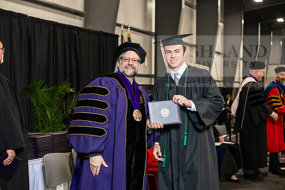 087SPGradBachelorScienceBusinessAdmin0525AWB_4248