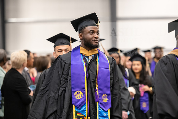 055SpGradProcessional0524AWB_8504
