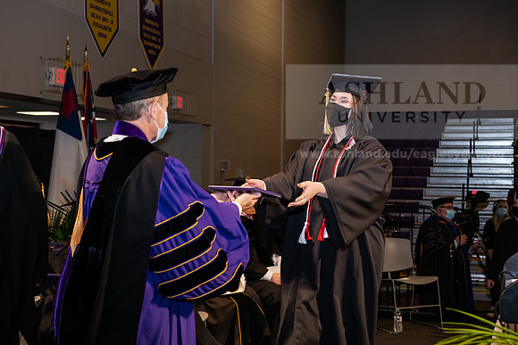 010BachelorArtsWiGrad1221ALW_6839