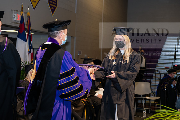 085BachelorNursingWiGrad1221ALW_7136