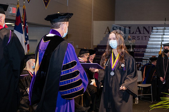 029BachelorNursingWiGrad1221ALW_7096