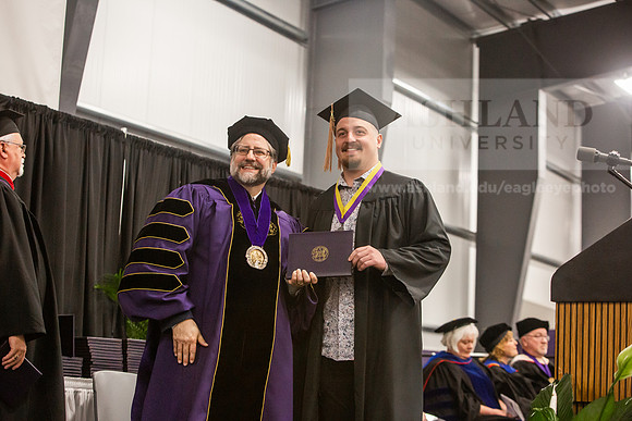 154SpGradBachelorSciBusAdmin0525JH6Q8B9431
