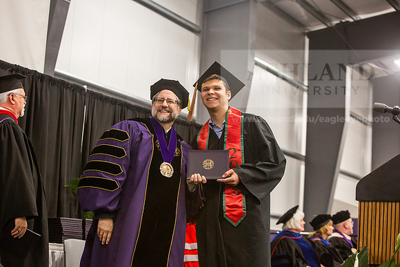 129SpGradBachelorSciBusAdmin0525JH6Q8B9419