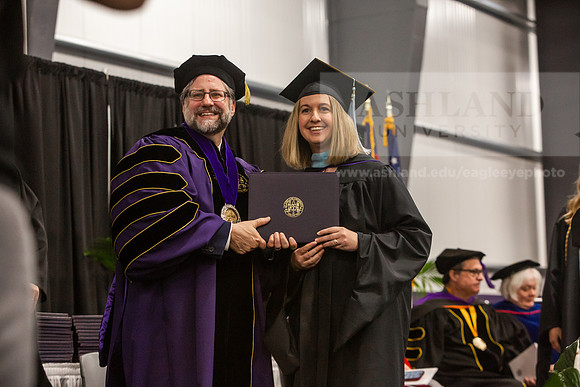 042SpGradMasterEducation0525JH6Q8B8603
