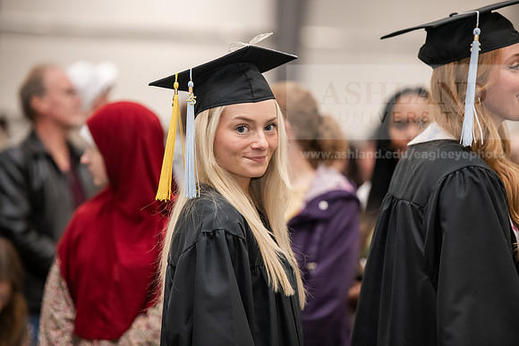 328SpGradProcessional0525AWB_2545