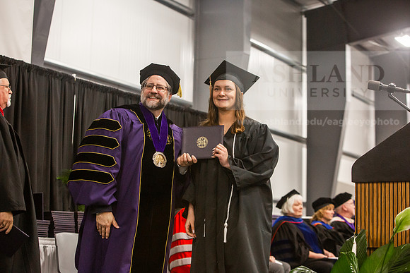 142SpGradBachelorSciBusAdmin0525JH6Q8B9425