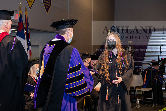 025BachelorNursingWiGrad1221ALW_7093