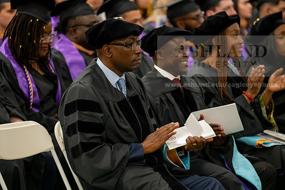 302SpGradCeremony0525AEAU-Graduation-2025-Andrew-0301