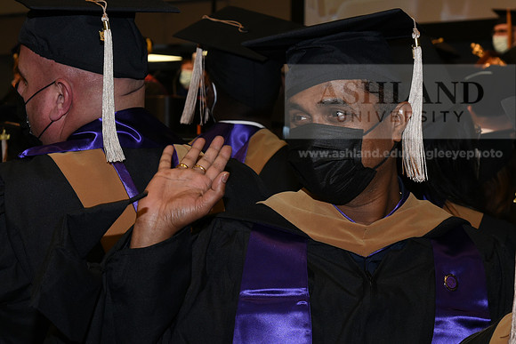 092WiGradPreCeremony1221MP7_0131