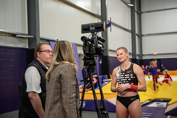 117KatieMoonPoleVault0224ALW_7765