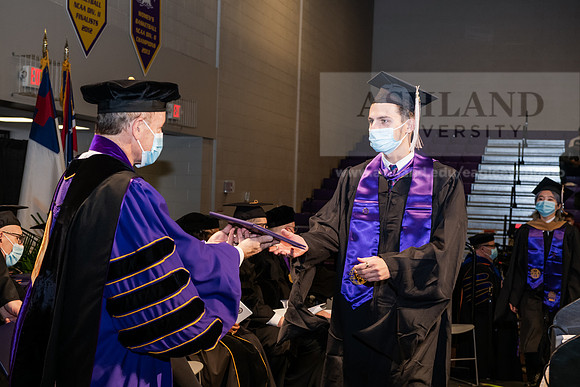 073MasterBusinessWiGrad1221ALW_6732