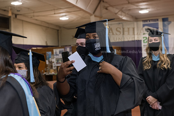 078WiGradPreCeremony1221ALW_6060