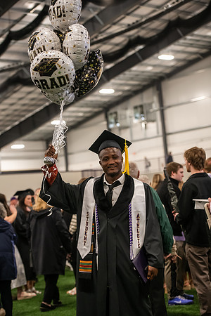 042SpGradPostCeremony0525AWB_4855