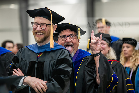 383SpGradProcessional0525AWB_2603