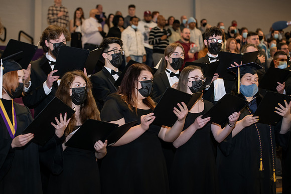 091WiGradCeremony1221ALW_6372