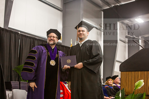 104SpGradBachelorSciBusAdmin0525JH6Q8B9402