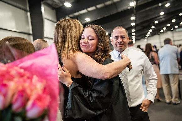 031SpGradPostCeremony0525ALW_9081