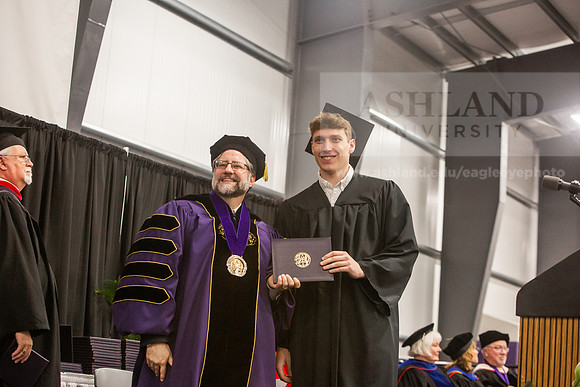 095SpGradBachelorSciBusAdmin0525JH6Q8B9395