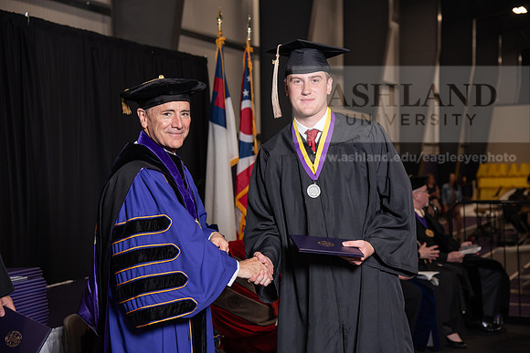 002SpGradBachelorScienceBusiness0524TR_DSC_5354
