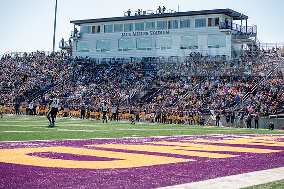 HOCOAUvOHDomFootballGame1024ALW_8644