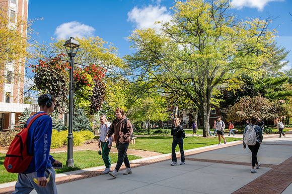 FallCampusLife1024AWB_1807