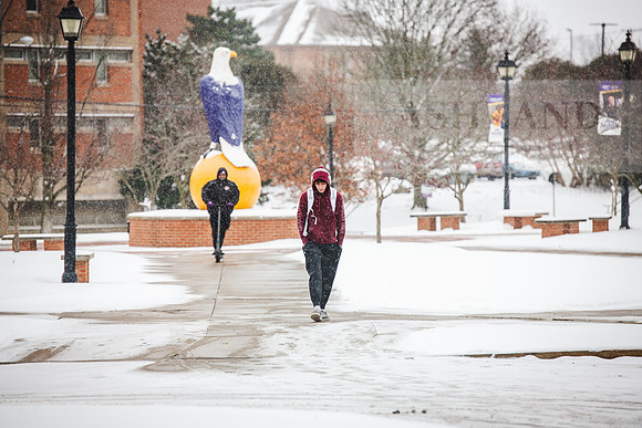 StudentsReturnWinterCampus0125AWB_7005