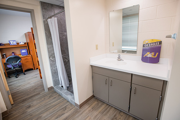 ClaytonHallBathRenovation0623AWB_1789