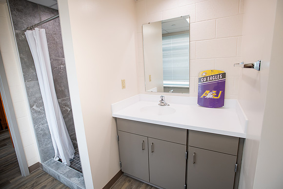 ClaytonHallBathRenovation0623AWB_1794