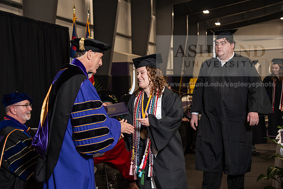 122SpGradBachelorArts0524TR_DSC_5253