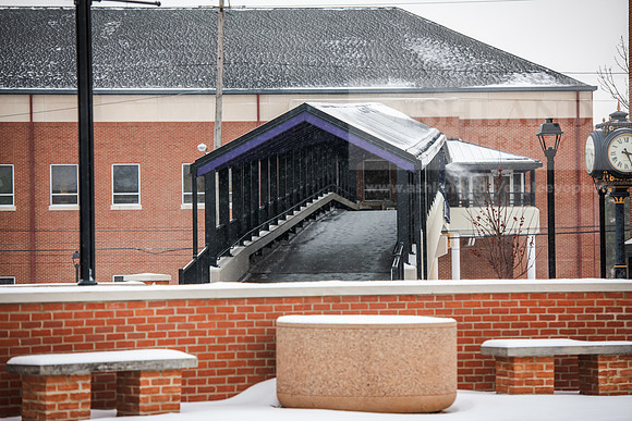 StudentsReturnWinterCampus0125AWB_7044