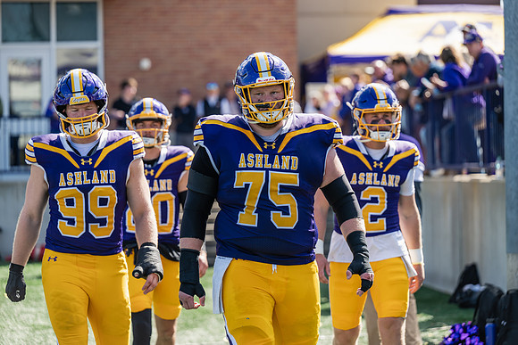 HomecomingAUvThomasFtBall1025AWB_0770