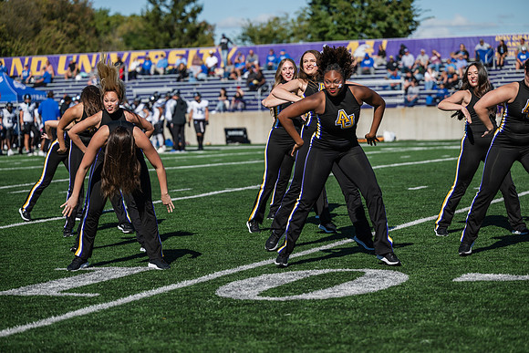 HomecomingAUvThomasFtBall1025AWB_1687