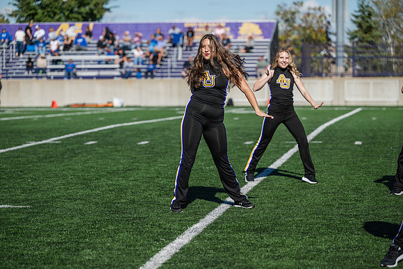 HomecomingAUvThomasFtBall1025AWB_1725