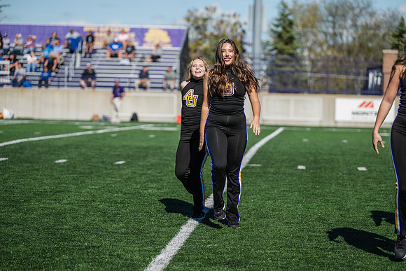 HomecomingAUvThomasFtBall1025AWB_1731
