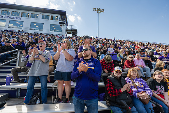 HomecomingAUvThomasFtBall1025AWB_1096
