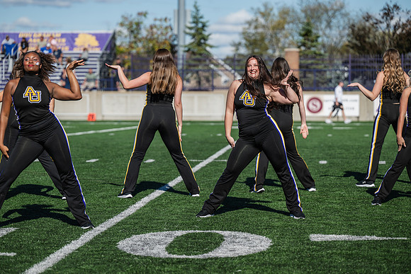 HomecomingAUvThomasFtBall1025AWB_1691