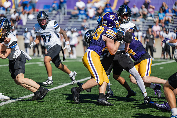 HomecomingAUvThomasFtBall1025AWB_1256
