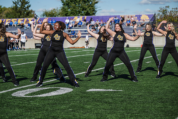 HomecomingAUvThomasFtBall1025AWB_1681