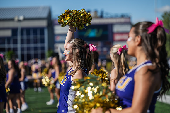 HomecomingAUvThomasFtBall1025AWB_1643
