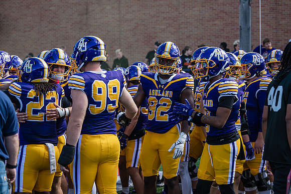 HomecomingAUvThomasFtBall1025AWB_0818
