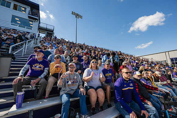 HomecomingAUvThomasFtBall1025AWB_1086
