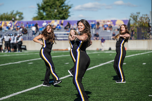 HomecomingAUvThomasFtBall1025AWB_1723