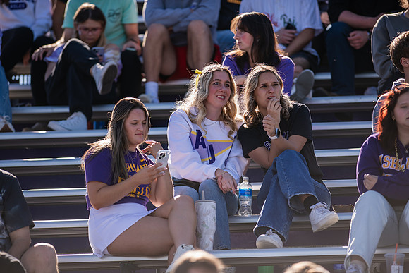 HomecomingAUvThomasFtBall1025AWB_2202