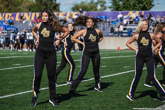 HomecomingAUvThomasFtBall1025AWB_1709