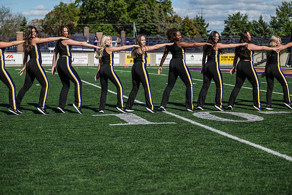 HomecomingAUvThomasFtBall1025AWB_1735